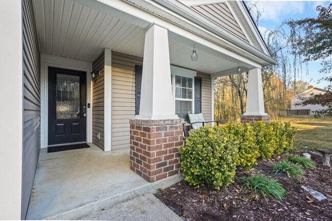 Photo - 131 Crestwood Ln