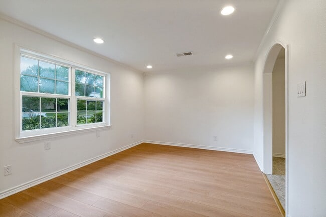 Photo - 1832 Wonderlight Ln