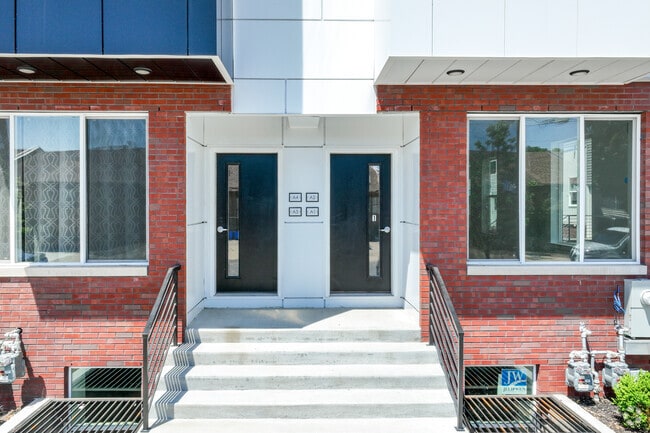 Entrance - Richmond Square