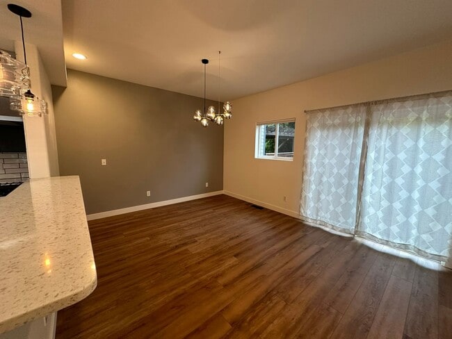 Photo - 3 Bedroom Townhouse For Rent In Hood River