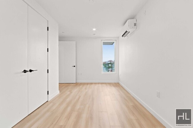 4 AVENUE