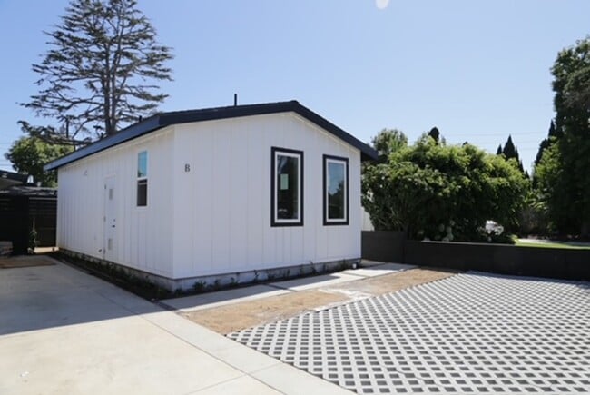 Building Photo - Center (729) Unit 729 Center #B Rental