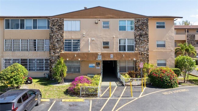 Building Photo - 140 Royal Palm Rd Unit 314-4