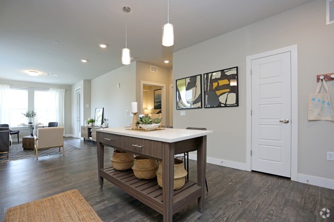 1BR, 1BA - 797 SF