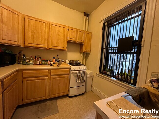 Photo - 98 New Whitney St