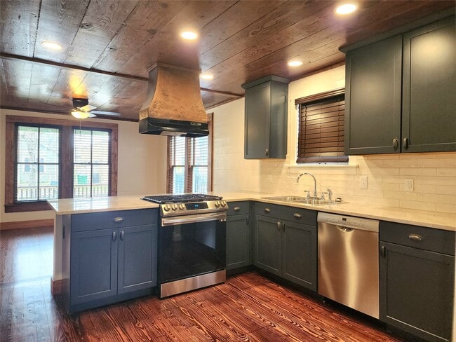 Photo - 1818 Kane St