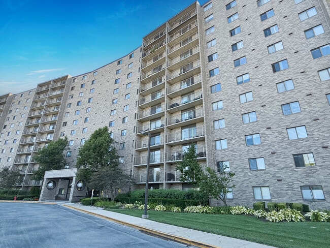 Building Photo - 6340 Americana Dr Unit 210