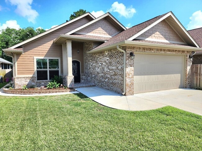 Luxurious 3 Bedroom, 2 Bath Home in the Ex... - Luxurious 3 Bedroom, 2 Bath Home in the Ex...