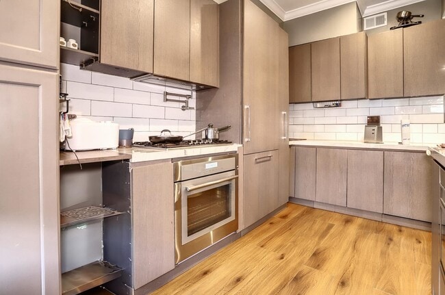 Photo - 125 Oak St Unit 1