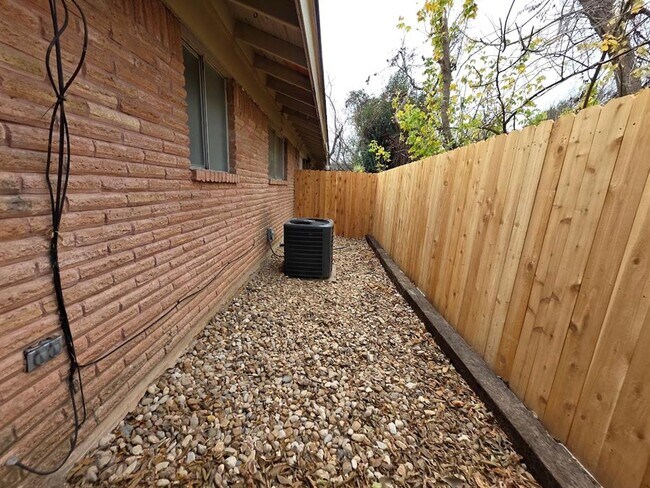 Photo - 701 E 45th St