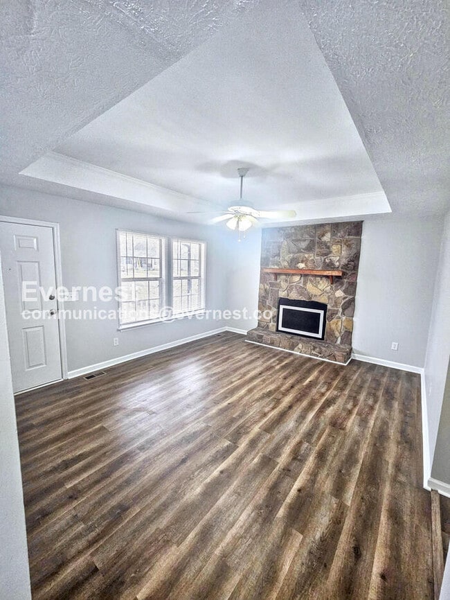 Photo - 208 Centennial Dr