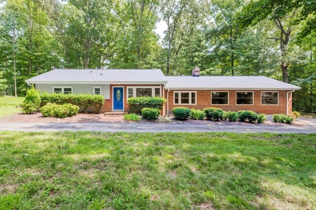 Building Photo - Beautiful One Level Home in Bon Air for rent!!