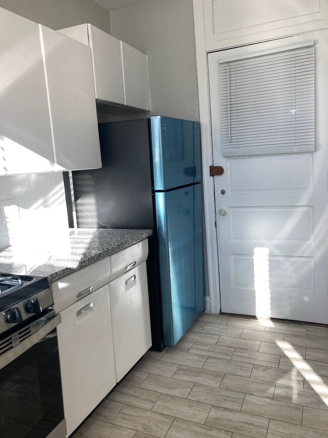 Photo - Recently Renovated East Rogers Park One Bedroom - Pets Welcome! Unit 1645-3W