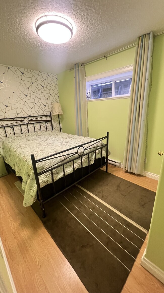 Photo - 665-665 Admirals Rd