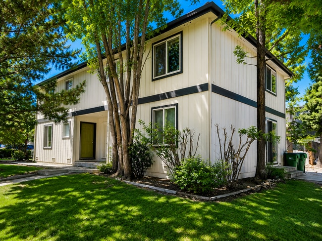 Building Photo - Midtown Flats - Duplex Unit B