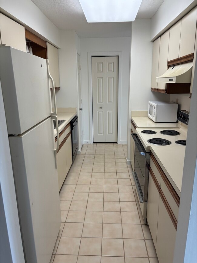Photo - 1414 Whitney Ave Unidad G1