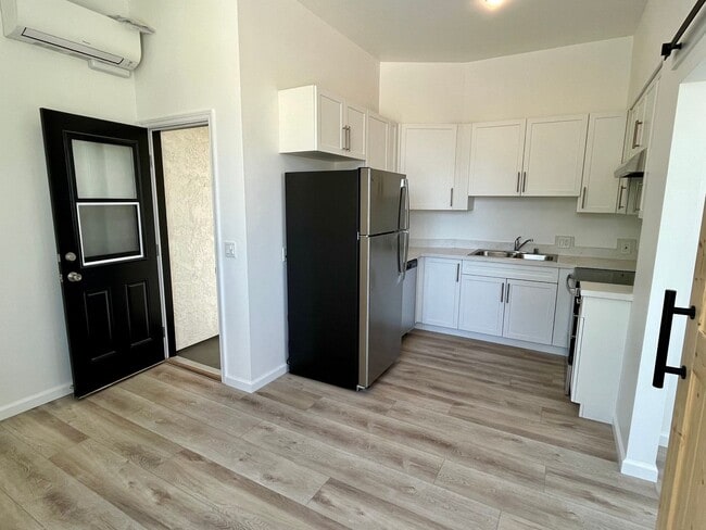 Photo - 1 Bedroom 1 Bath in Kensington Unit 08