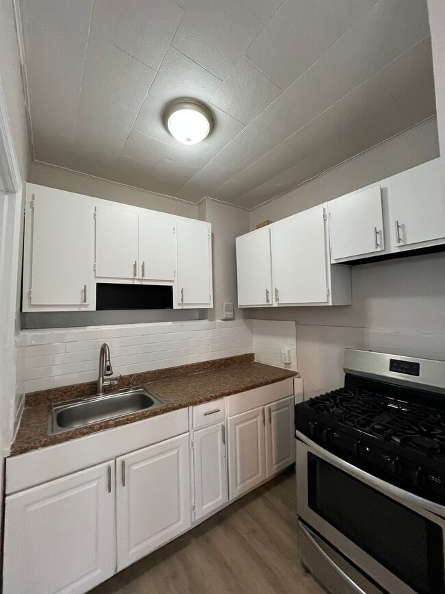 Building Photo - 244 Duncan Ave Unit 6