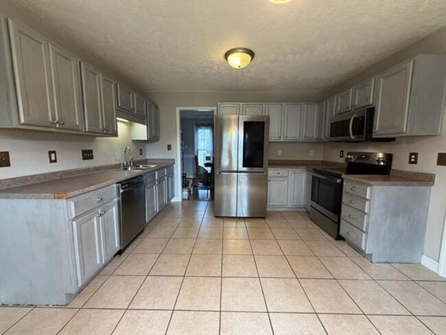 110 Dover Ct E