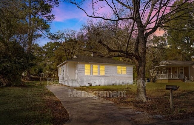 Building Photo - 628 Annie Laura Dr