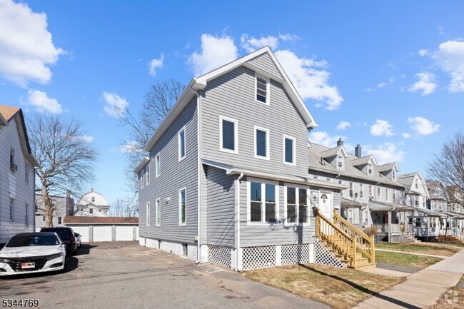 Building Photo - 18 Charles St Unit 1 Rental