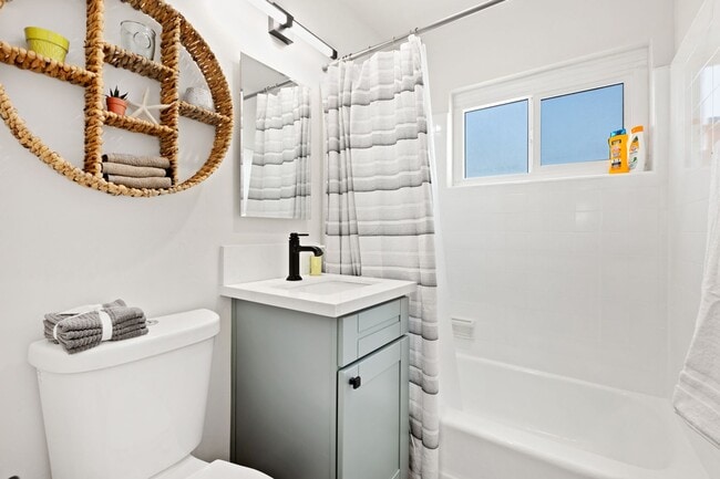 Photo - 5066-68 Brighton Ave Unidad 5068 1/2