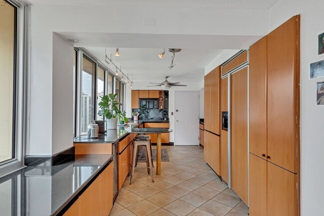 Photo - 1 E Schiller St