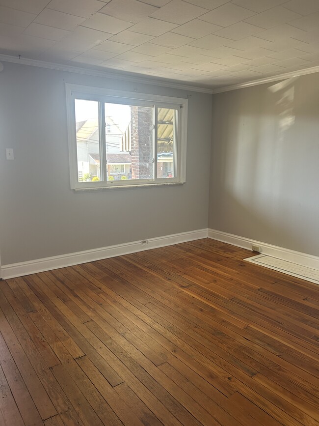 Photo - 4243 Gladstone St