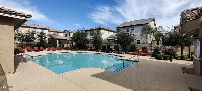 Photo - 2857 E Detroit St