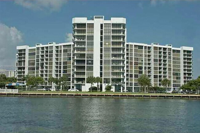 Building Photo - 400 Leslie Dr Unit 224