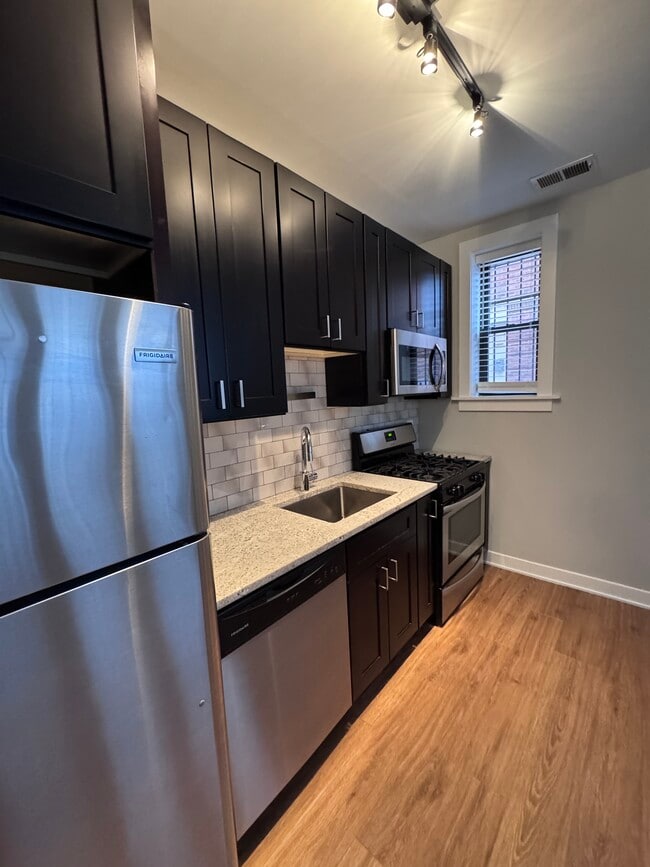 Building Photo - 4628 N Leavitt St Unit #GDN