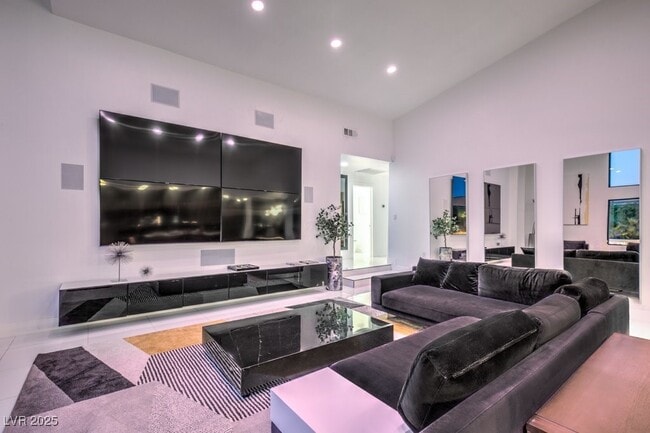 Photo - 5785 Edna Ave