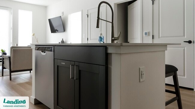 Photo - 650 N Main St Unidad 308