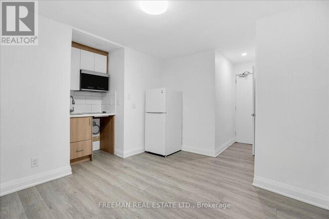 Photo - 15 Thorburn Ave