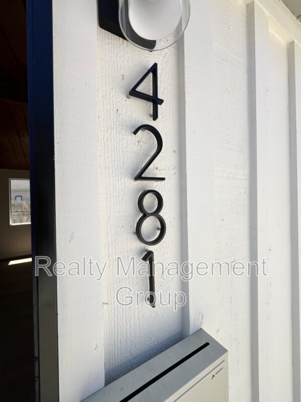 4281-87 51st St Unidad 4283 51st Street