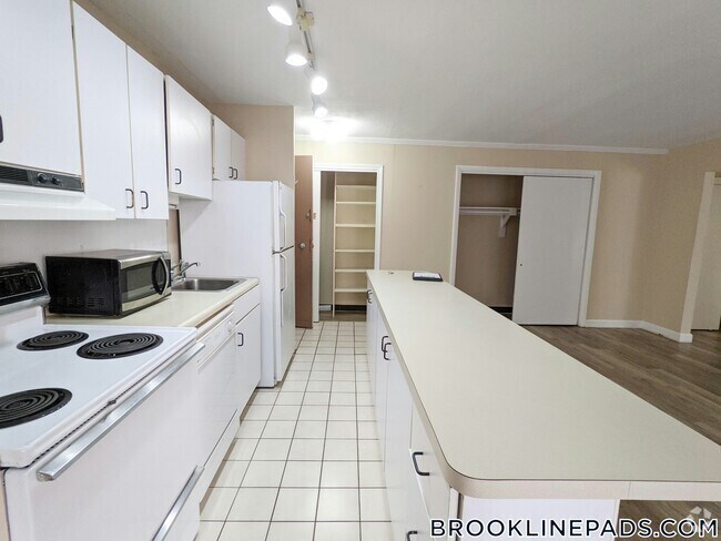 Building Photo - 123 Sewall Ave Rental