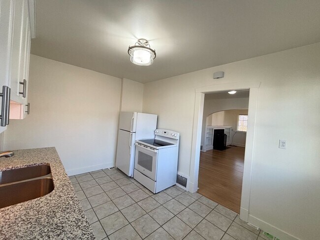 Photo - 361-361 Williams Ave S