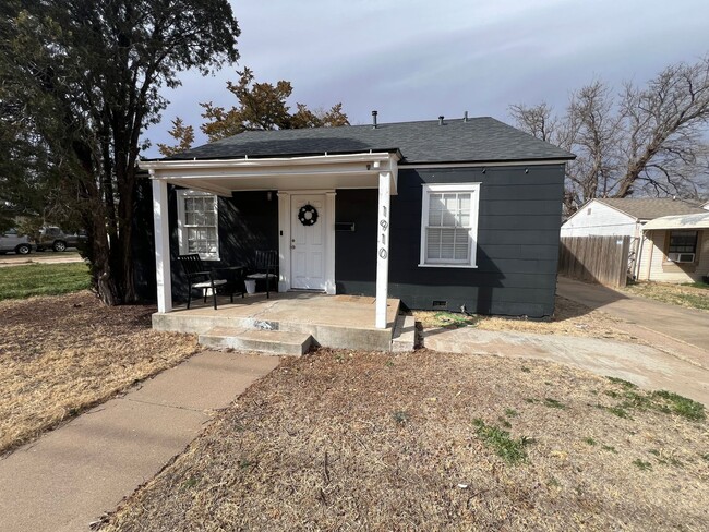 Building Photo - Pre Leasing for Fall 2025!! Rental