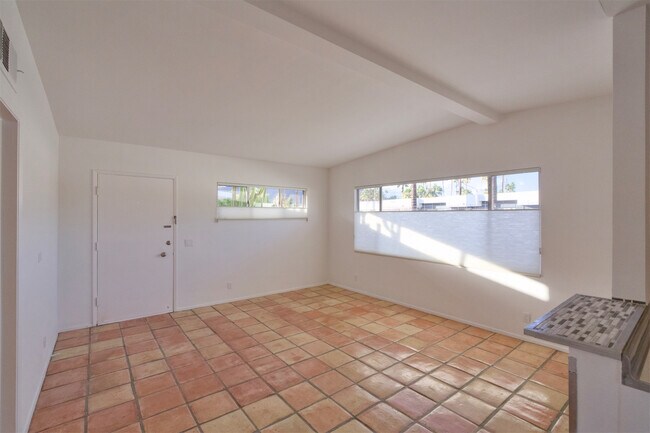 Photo - 975 E Camino Parocela