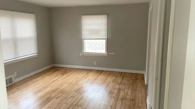 Photo - 5951 N 64th St