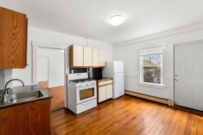 Photo - 22-26 Waltham St Maynard Unit A2