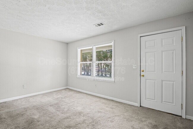 Photo - 13 Hearthwood Ct