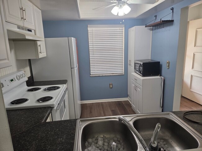 Kitchen - 100 Grand Blvd Unit 208
