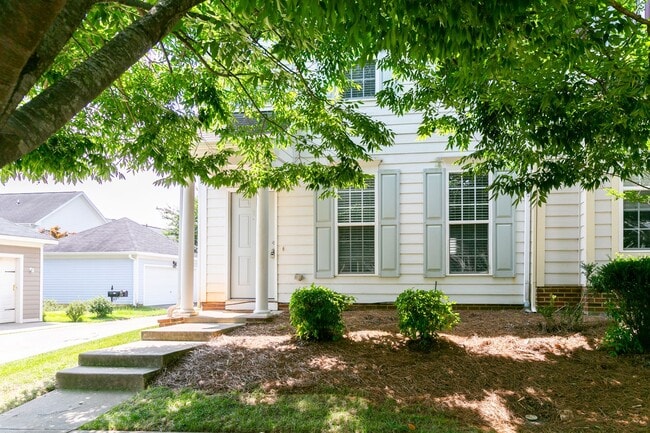 Building Photo - Peaceful 3-Bed, 2-Bath End Unit Townhome i...
