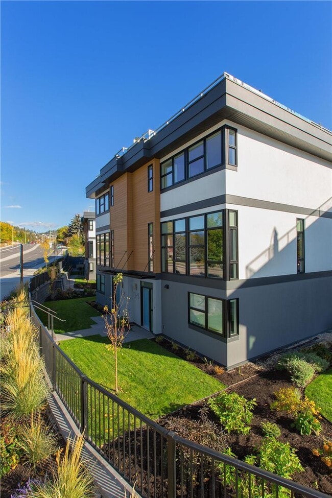 Photo - 1515 Highland Dr N