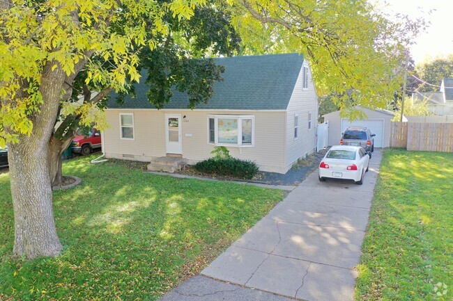 Building Photo - 1220-4 1/2 4 1/2 St NW Rental