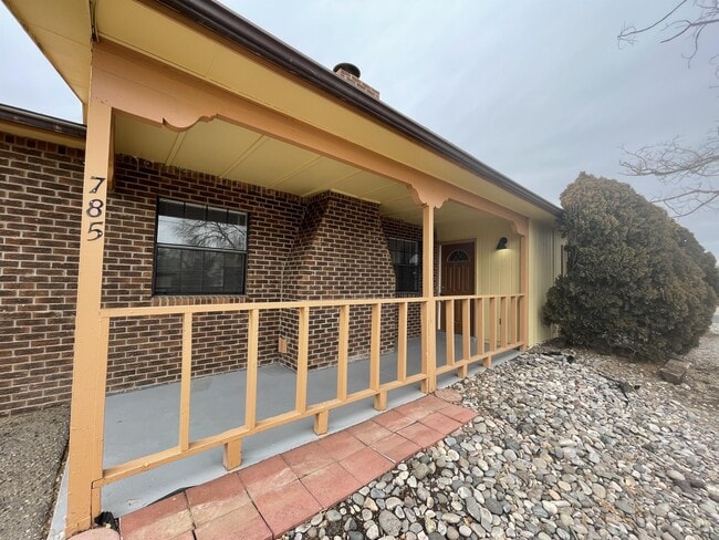 Photo - 785 Hydra Rd SE