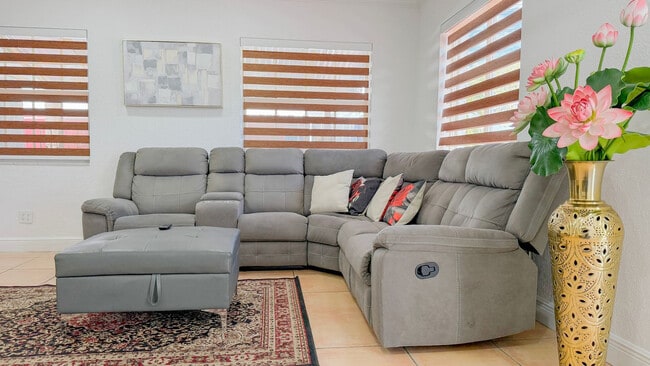 Photo - 340 Tamiami Canal Rd Unidad SI FL1-ID1463287P