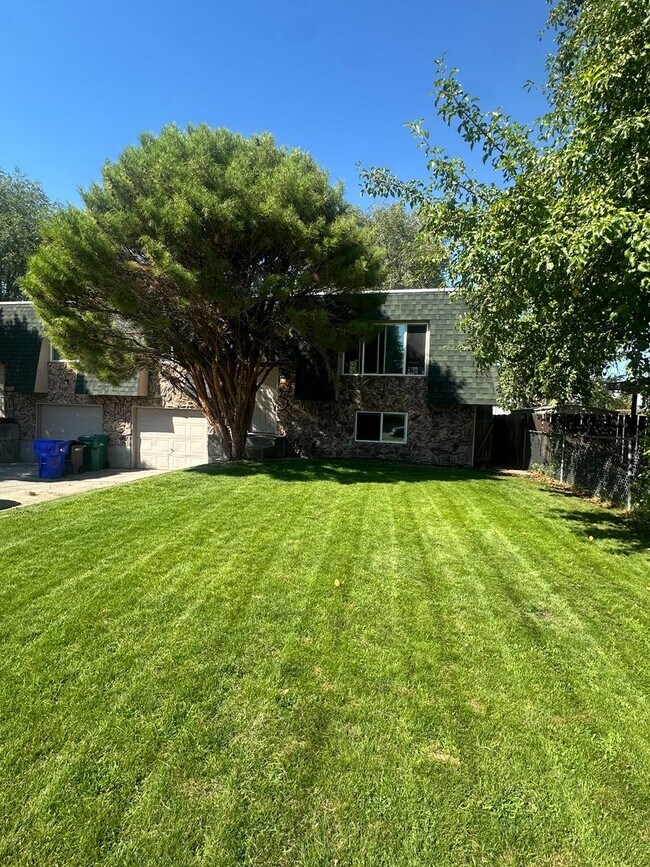 Building Photo - 1352 Unit 14817 Rental
