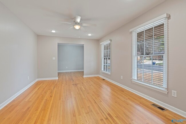 Photo - 403 Hillmont Cir NW